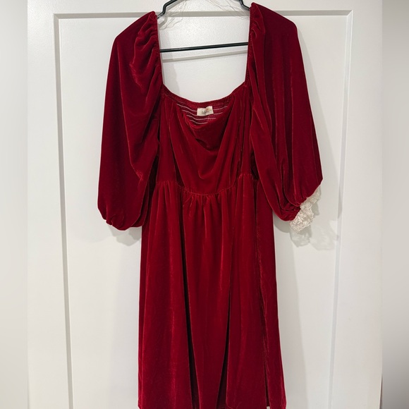 Tullabee Dresses & Skirts - NWT Tullabee Red Velvet Midi Dress XL Lace Sleeve Altar’d State Boutique Style